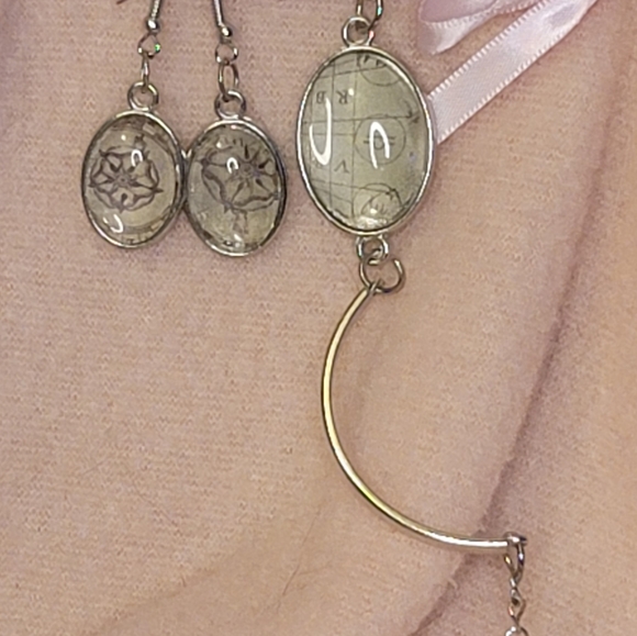 Song of Flowers Bracelet & Earring Set - Picture 3 of 16